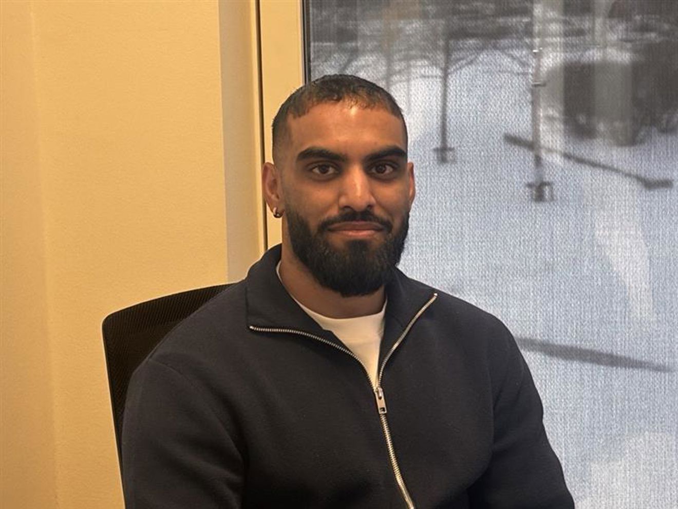 en person med skjegg en person med skjegg