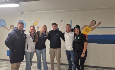 F.v: Rasmus Aarflot (sponsorsjef I OBOS) Anne Hiorth (medieansvarlig, OBOS) Rachel Hosar (digital redaktør, OBOS Adrian Birk Israelsson (sponsorkoordinator) Erlend Wessel Carlsen (kommunikasjonsrådgiver, OBOS) Mariann Staxrud Utstumo (Daglig leder, Stovner Sportsklubb)