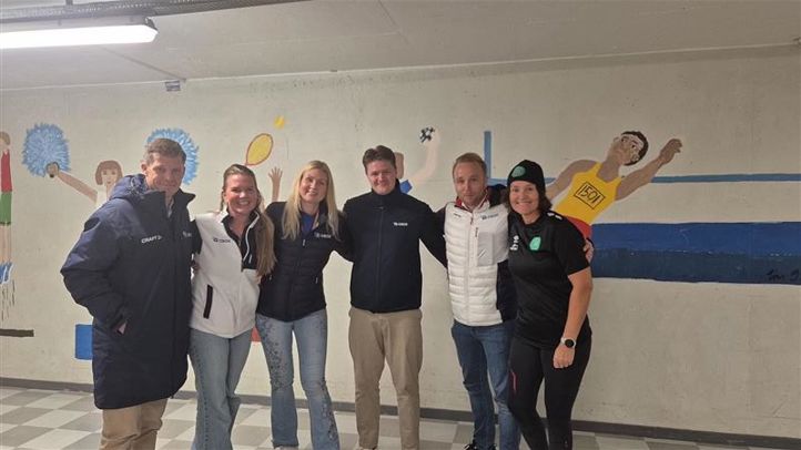 F.v: Rasmus Aarflot (sponsorsjef I OBOS) Anne Hiorth (medieansvarlig, OBOS) Rachel Hosar (digital redaktør, OBOS Adrian Birk Israelsson (sponsorkoordinator) Erlend Wessel Carlsen (kommunikasjonsrådgiver, OBOS) Mariann Staxrud Utstumo (Daglig leder, Stovner Sportsklubb)