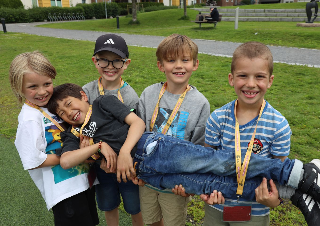 Foto: Heidi M. Skjebstad en gruppe barn som poserer for et bilde